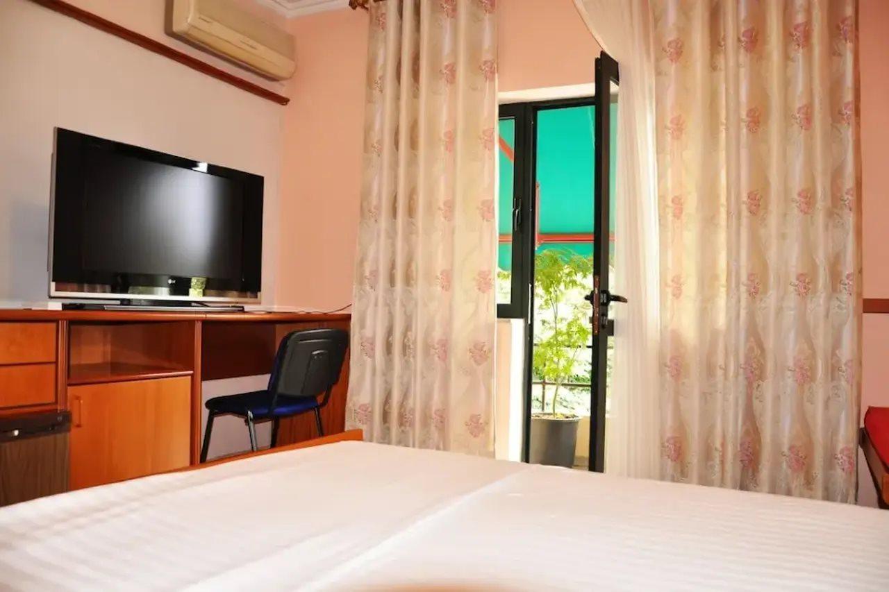 Lugano Hotel 地拉那 外观 照片
