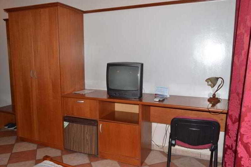 Lugano Hotel 地拉那 外观 照片