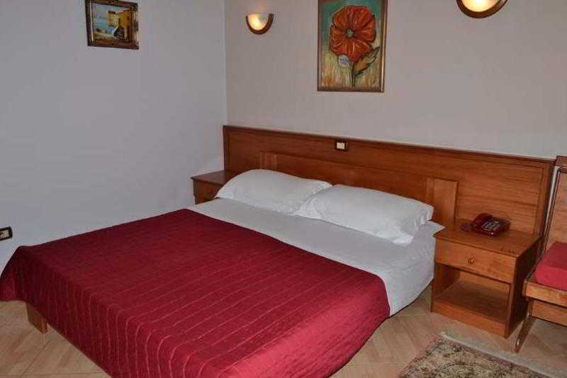 Lugano Hotel 地拉那 外观 照片
