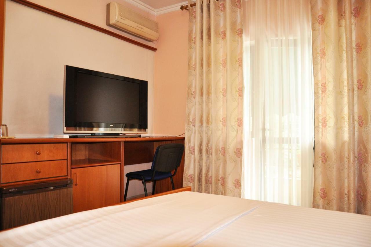 Lugano Hotel 地拉那 外观 照片