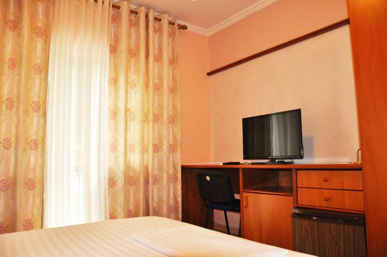 Lugano Hotel 地拉那 外观 照片